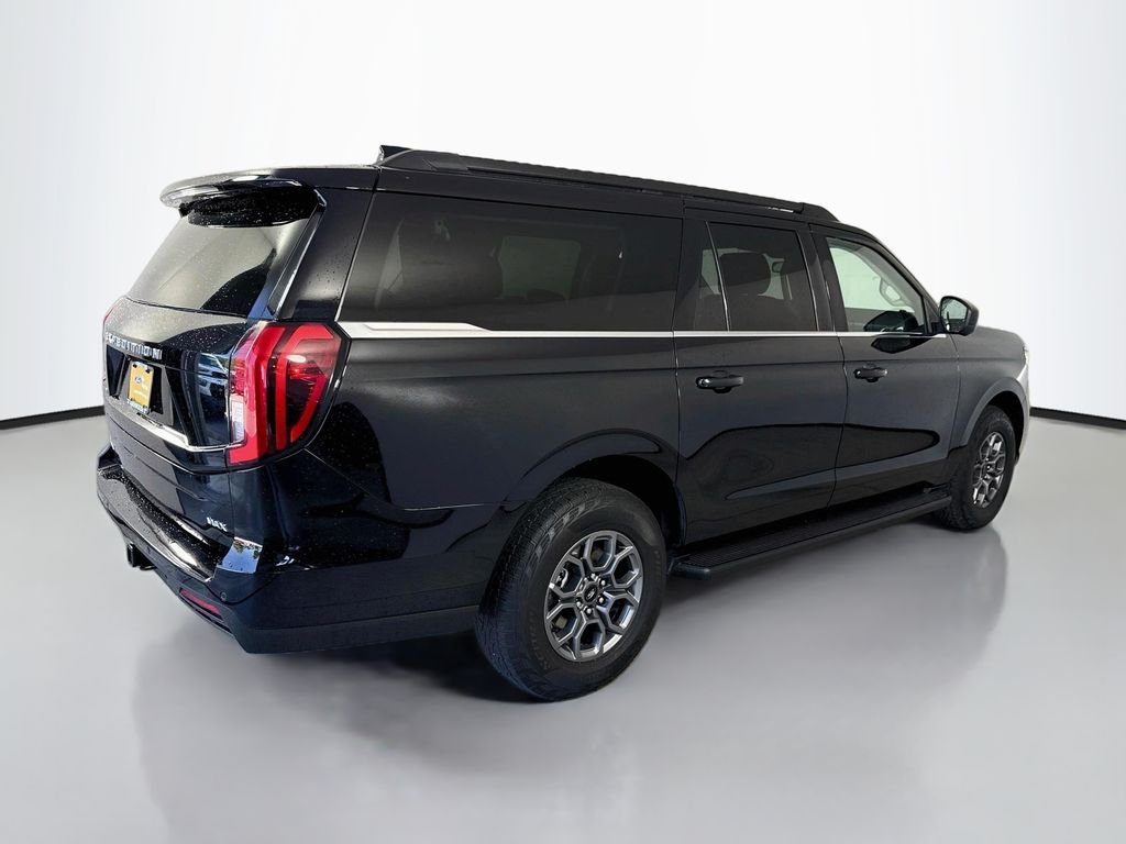 Used 2025 Agate Black Metallic Ford Active image 7