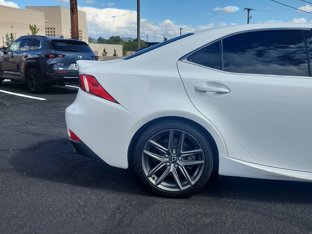 Used 2015 Starfire Pearl Lexus  image 5