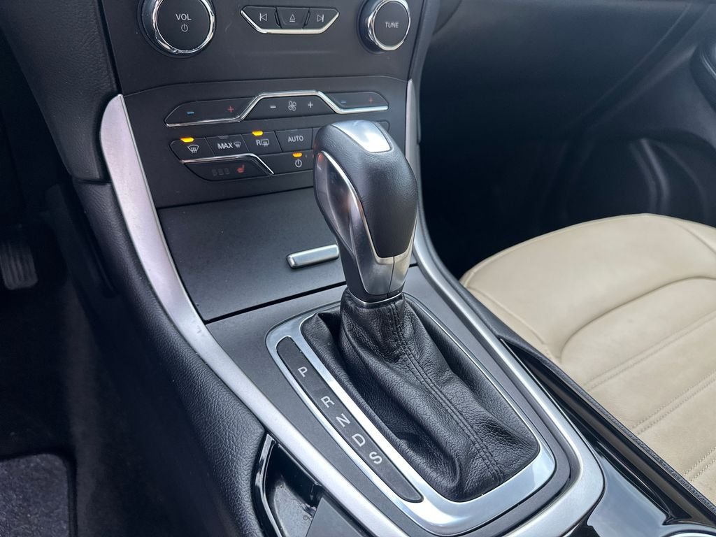 Used 2018 Red Ford SEL image 28