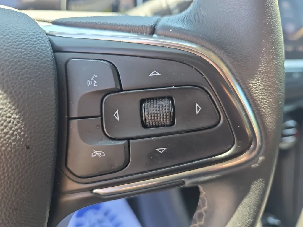 Certified Used 2023 White Frost Tricoat Buick Select image 19
