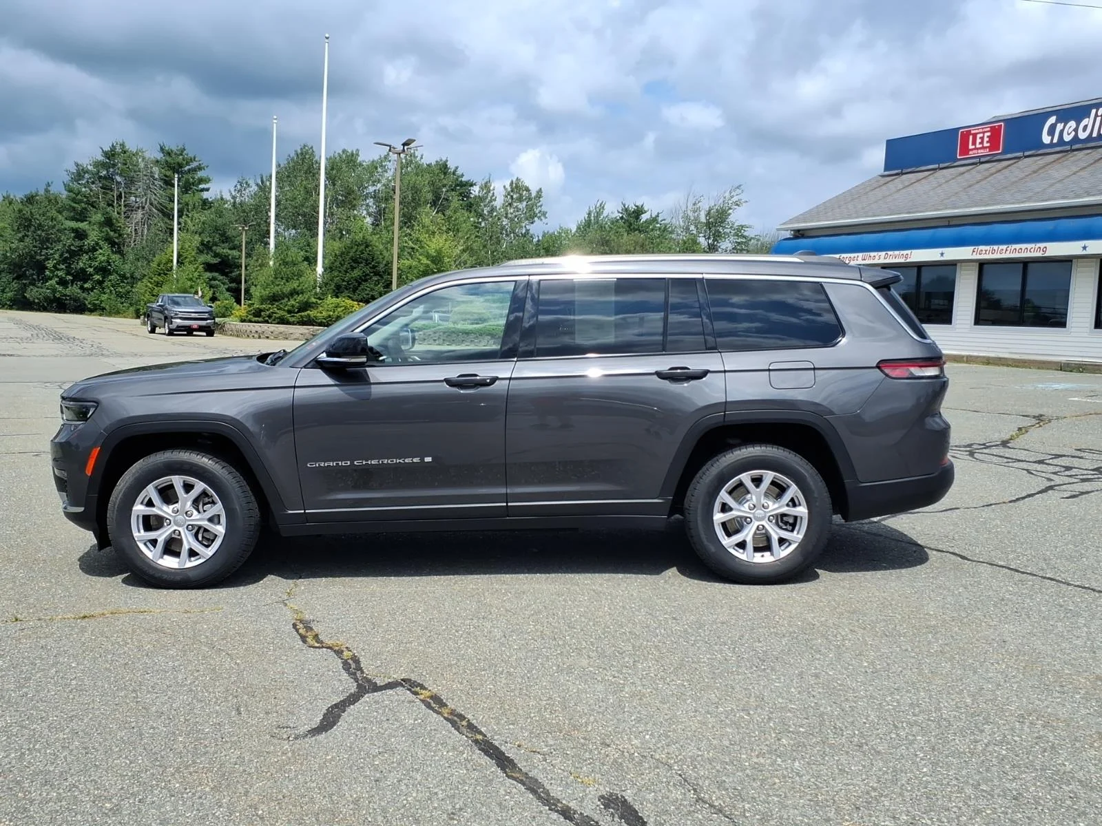 Used 2022 Gray Metallic Jeep Limited image 8
