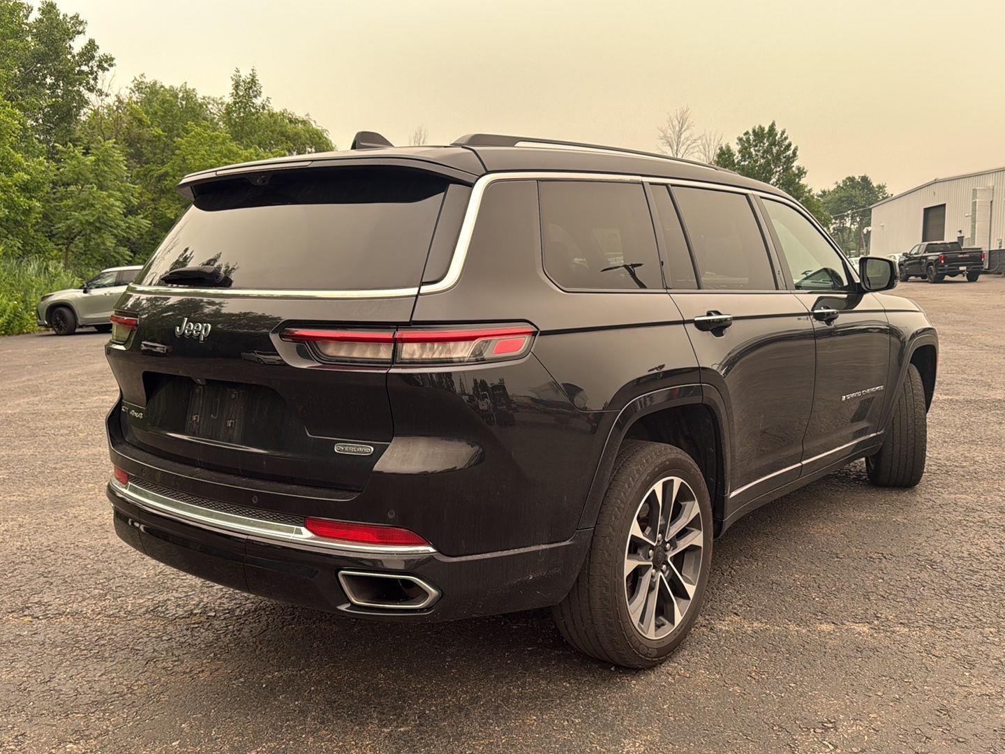 Used 2021 Diamond Black Crystal Pearlcoat Jeep Overland image 10
