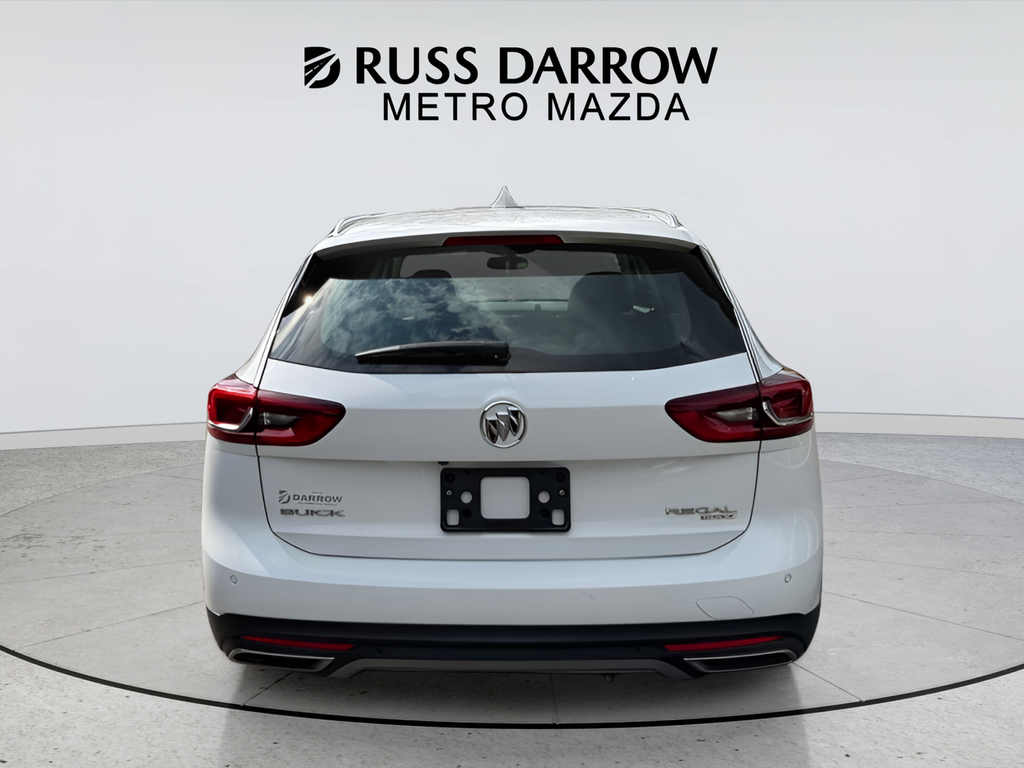 Used 2018 White Buick Essence image 4
