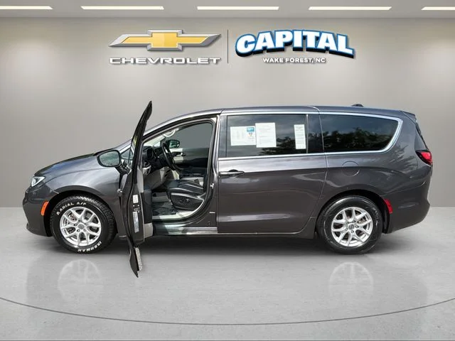 Used 2023 Gray Chrysler Touring L image 9