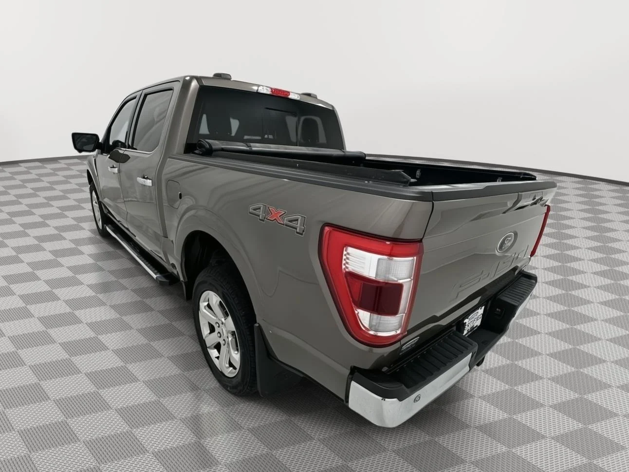 Used 2023 Bronze Ford XL image 3