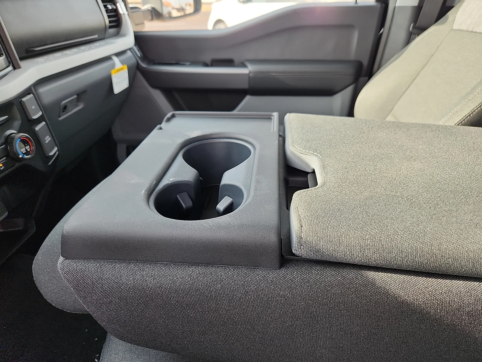 New 2027 Agate Black Metallic Ford XLT image 25