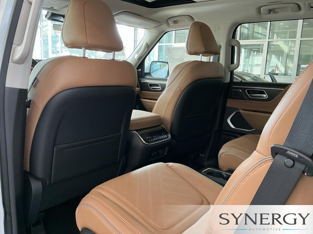 New 2027 RADIANT WHITE INFINITI Luxe 4WD image 23