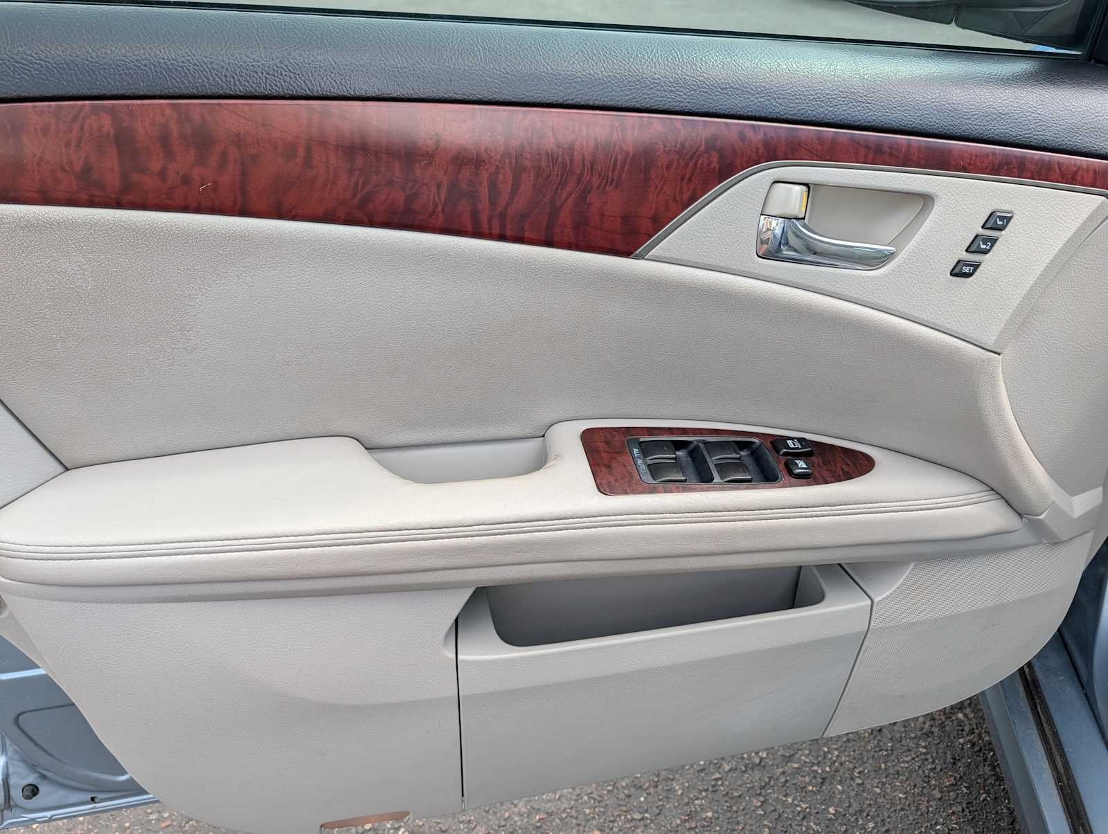 Used 2012 Zephyr Blue Metallic Toyota Limited image 11