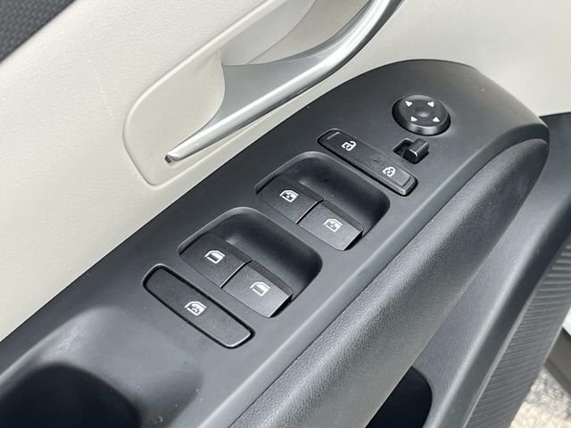 Used 2024 White Hyundai SEL image 26