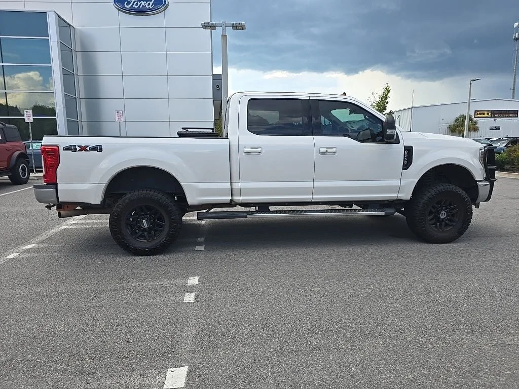 Used 2019 White Ford Lariat image 9