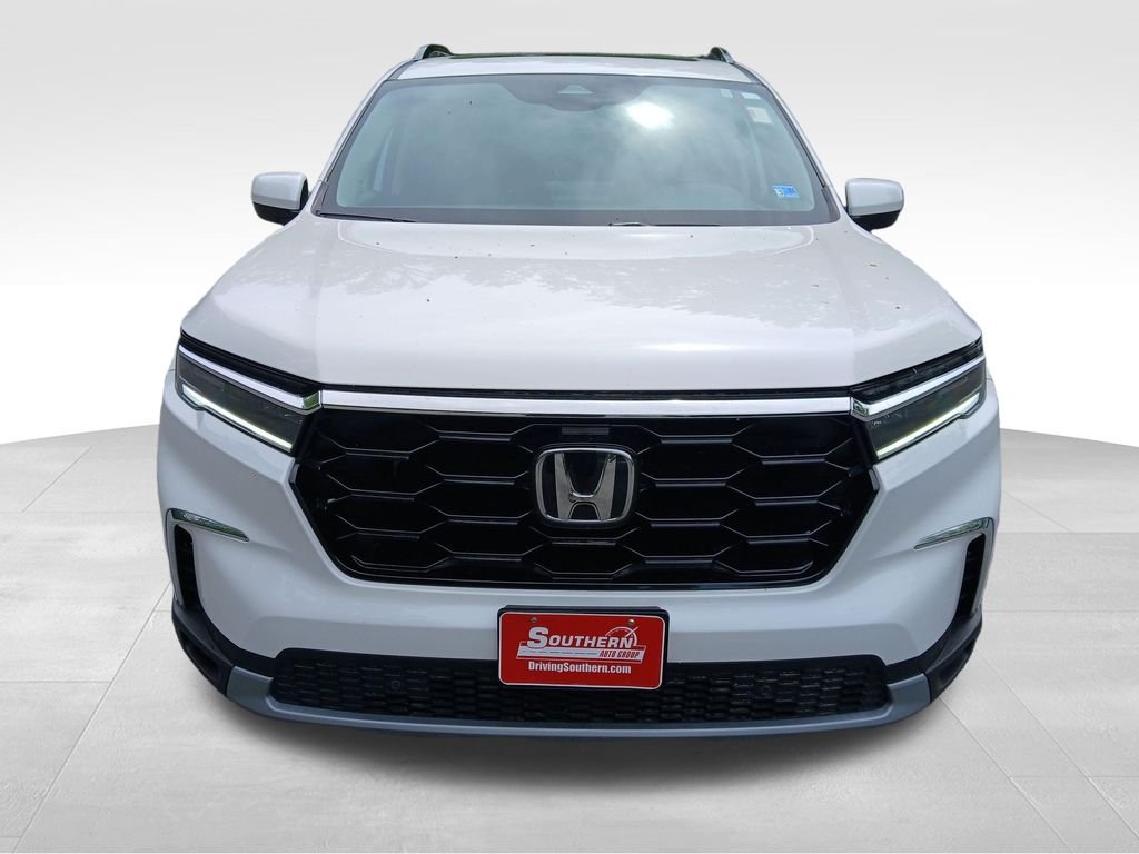 Used 2025 White Honda Touring image 17