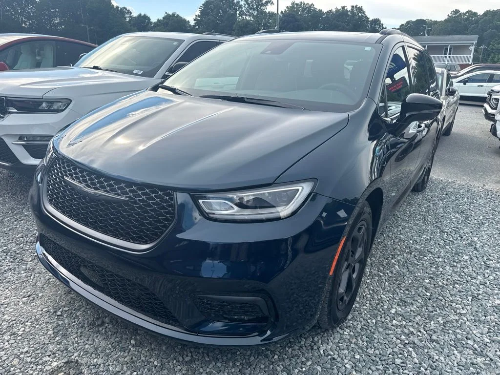 Used 2024 Blue Chrysler Select Premium S Appearance image 1