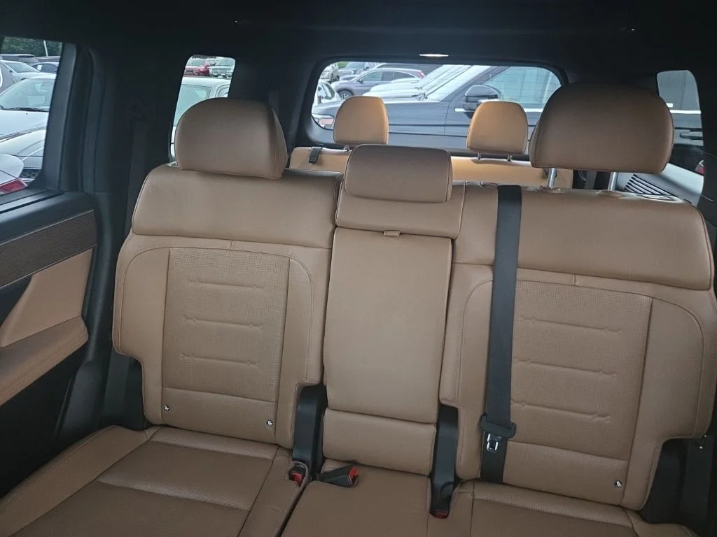 Used 2025 White Hyundai Limited image 5
