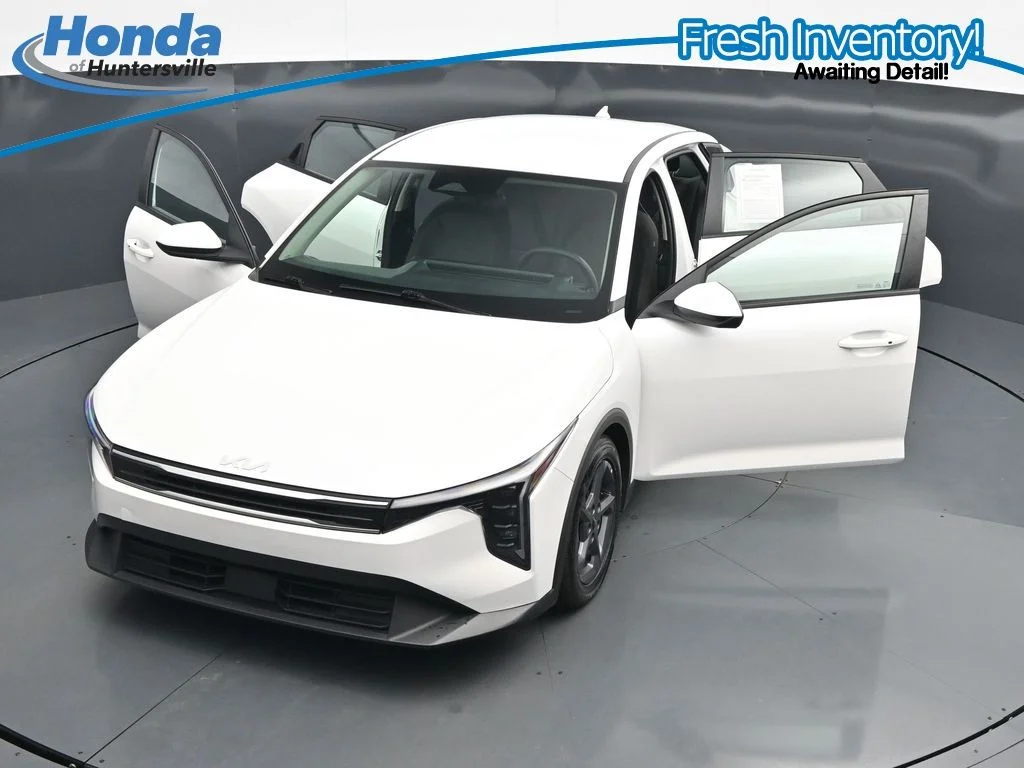 2025 Kia K4 LXS - Photo 35