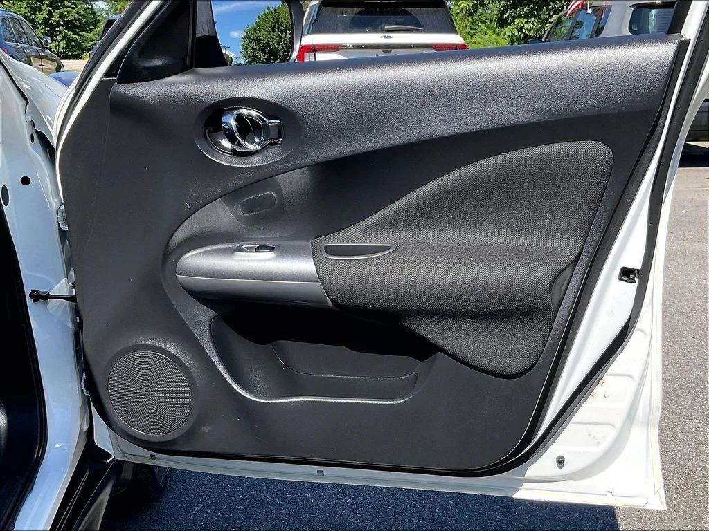 Used 2016 White Nissan SV image 26