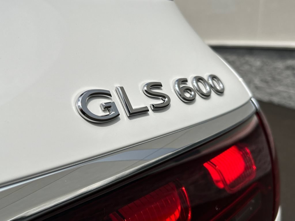 New 2026 MANUFAKTUR Moonlight White Metallic Mercedes-Benz Maybach GLS 600 image 72