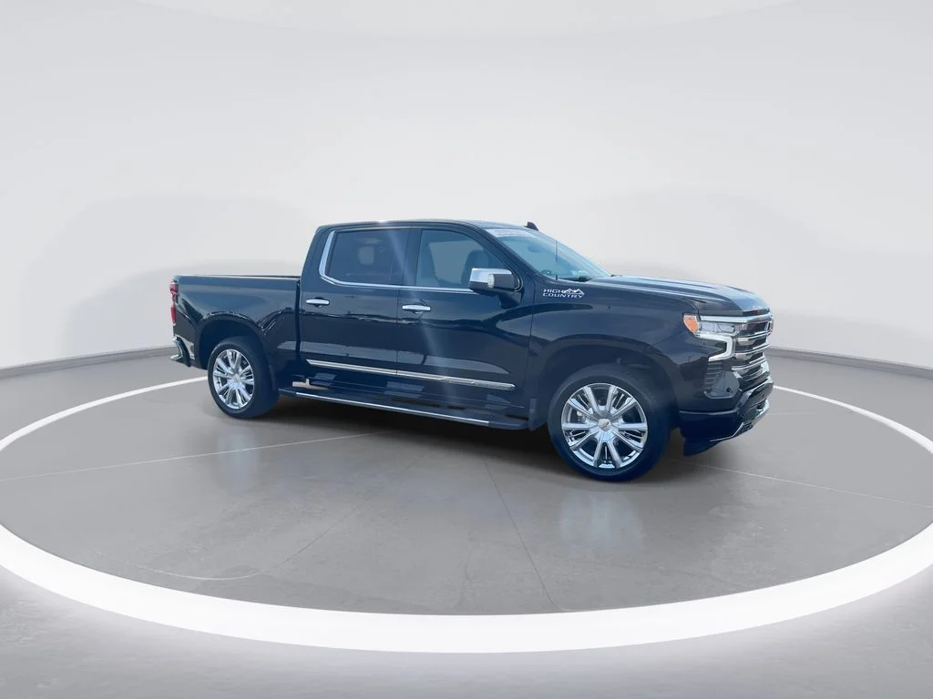 Used 2025 Black Chevrolet High Country image 2