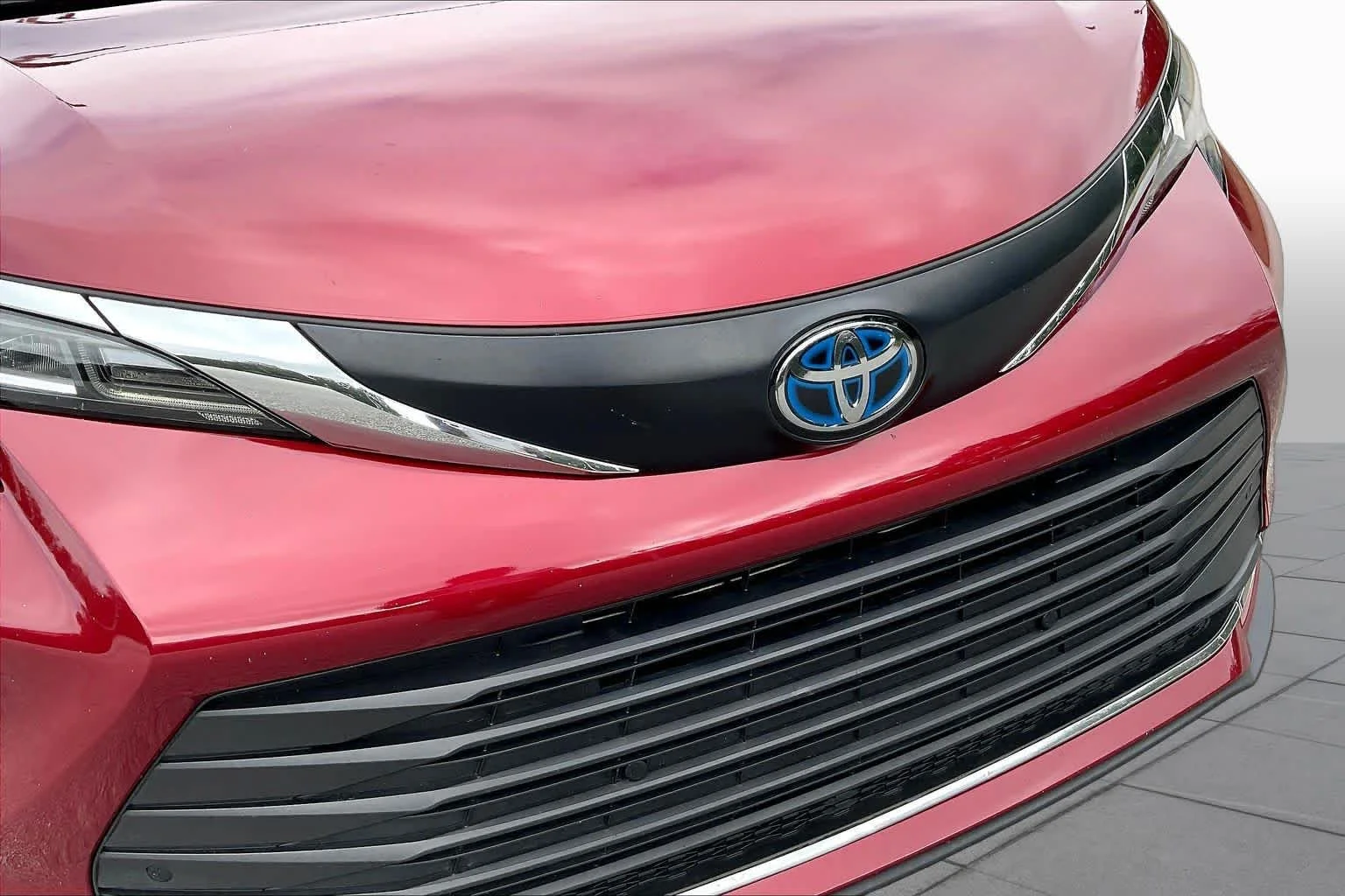 Used 2023 Ruby Flare Pearl Toyota XLE image 30
