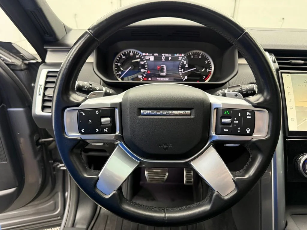 Used 2023  Land Rover S R-Dynamic image 22