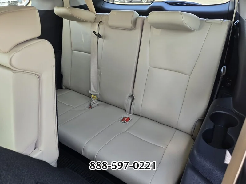 Used 2025 Cypress TOYOTA XLE image 16