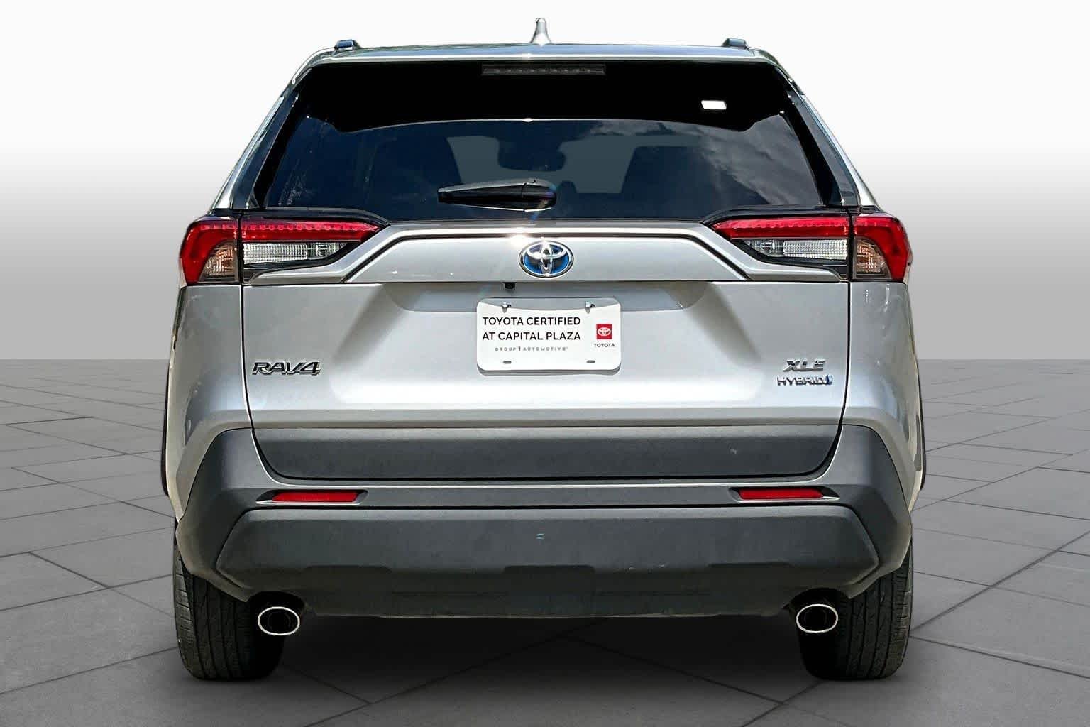 2022 Toyota RAV4 XLE - Photo 10