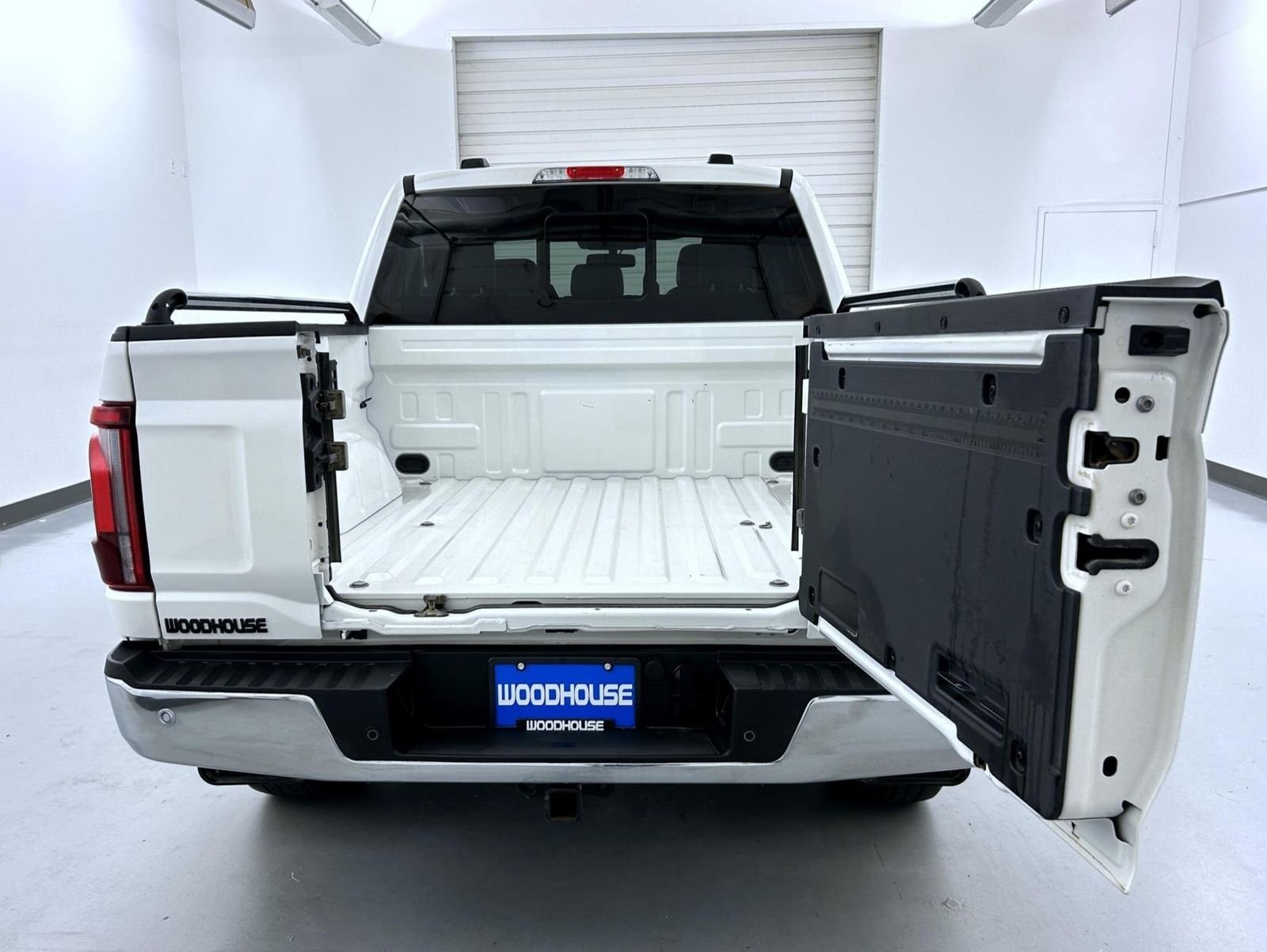 Used 2025 White Ford Lariat image 23
