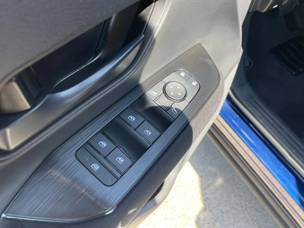Used 2025 Blue Nissan S image 11