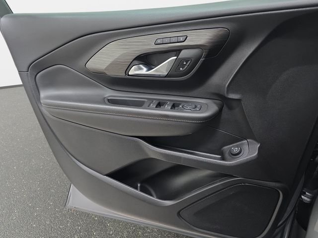 Used 2023 Silver GMC SLT image 25