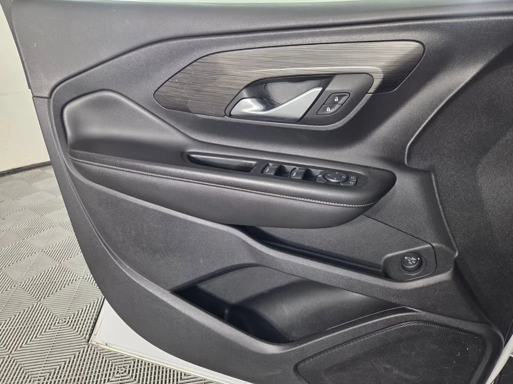 Used 2022 Summit White GMC SLE image 20