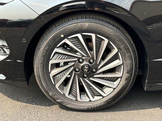 New 2026 Black Hyundai Limited image 12