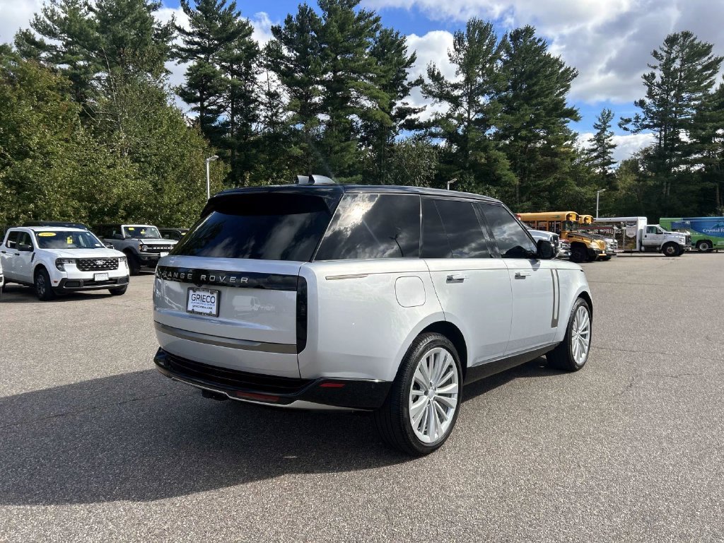 Used 2025 Silver Land Rover SE image 3