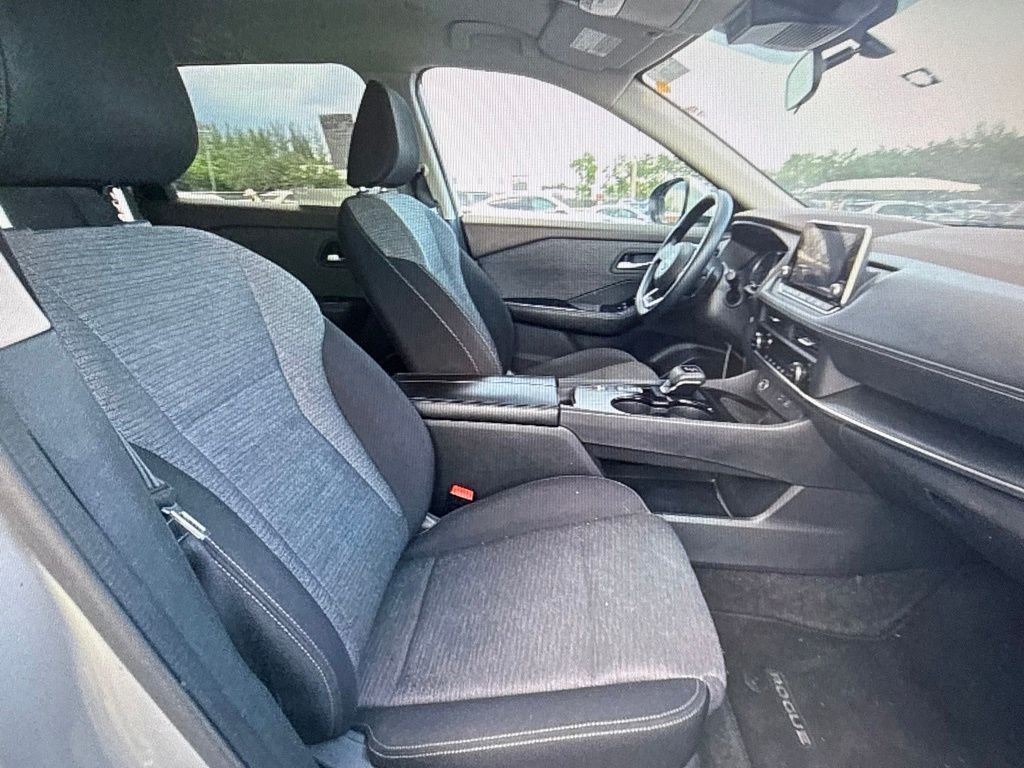 Used 2023 Silver Nissan SV image 5