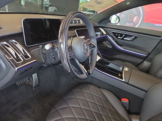 New 2026 MANUFAKTUR Moonlight White Metallic Mercedes-Benz S580 image 25