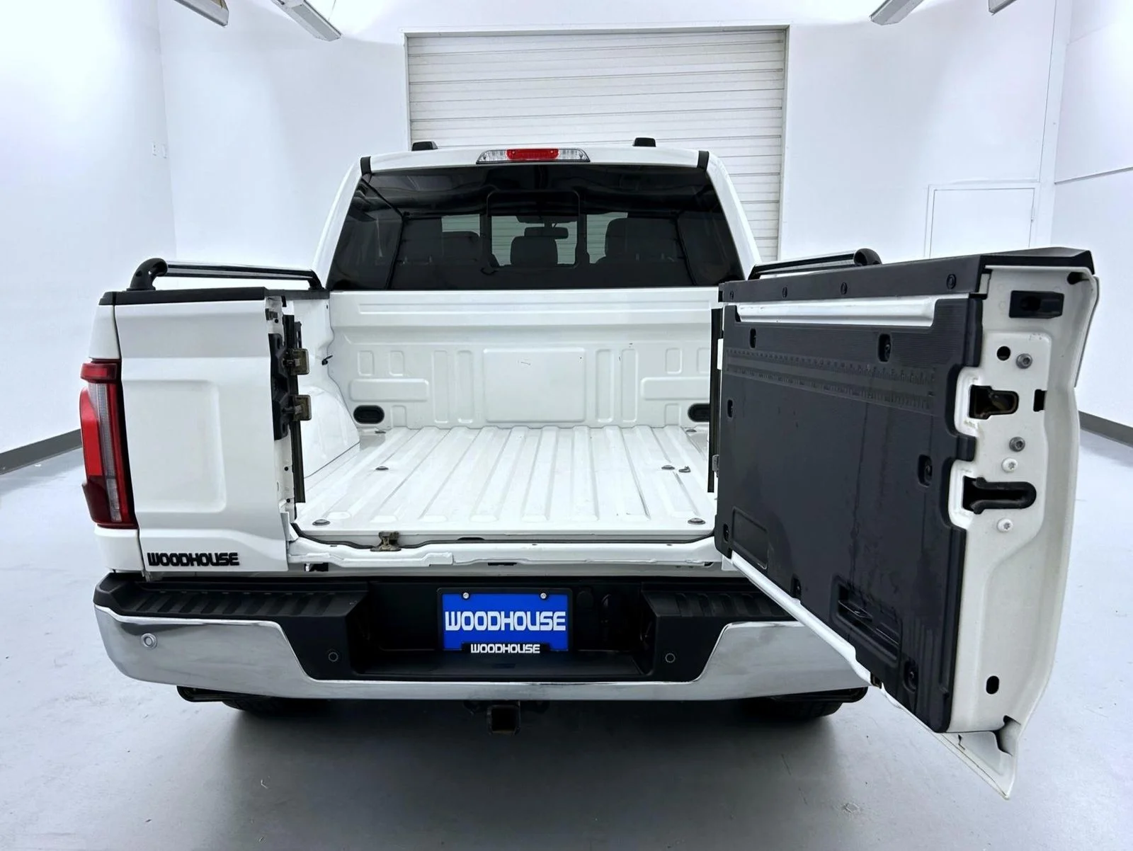 Used 2025 White Ford Lariat image 23