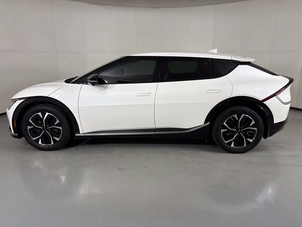 Used 2022 White Kia Wind image 5