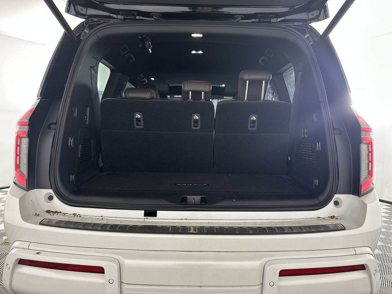 2025 Nissan Armada Platinum - Photo 25