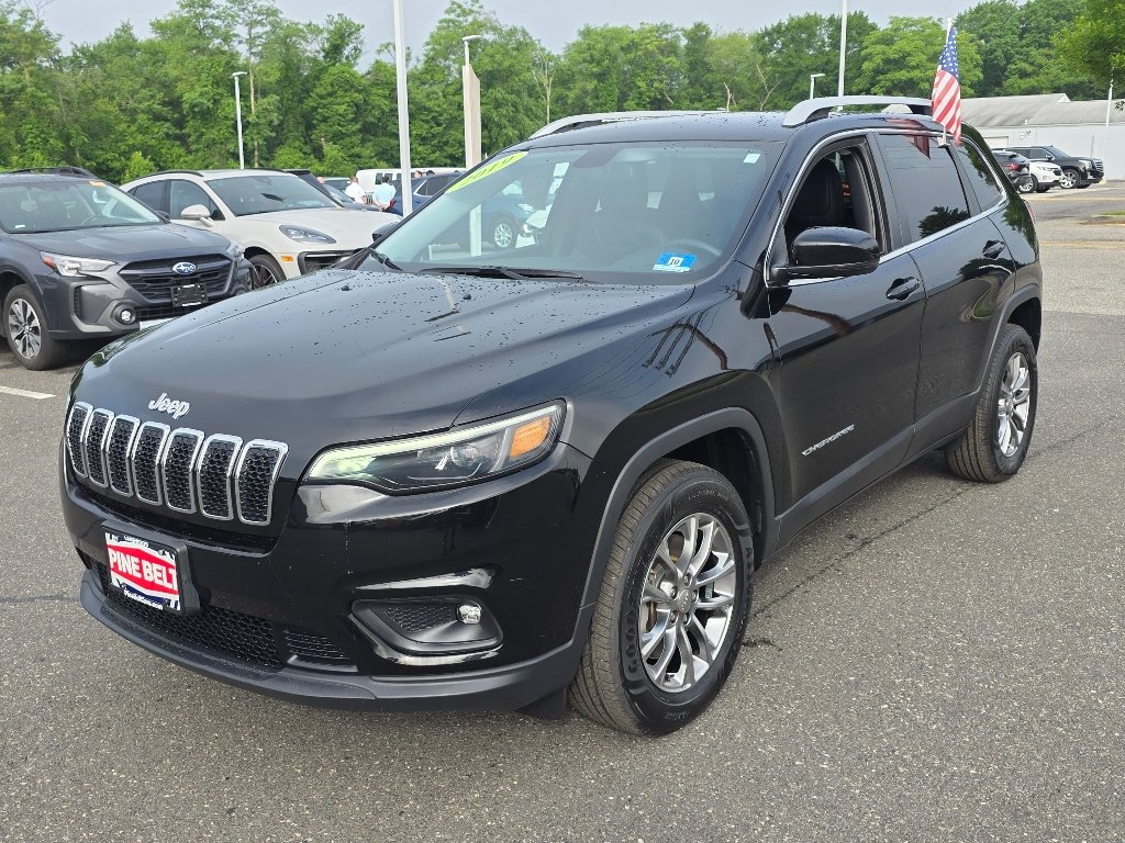 Used 2019 Diamond Black Crystal Pearl Coat Jeep Latitude Plus image 1