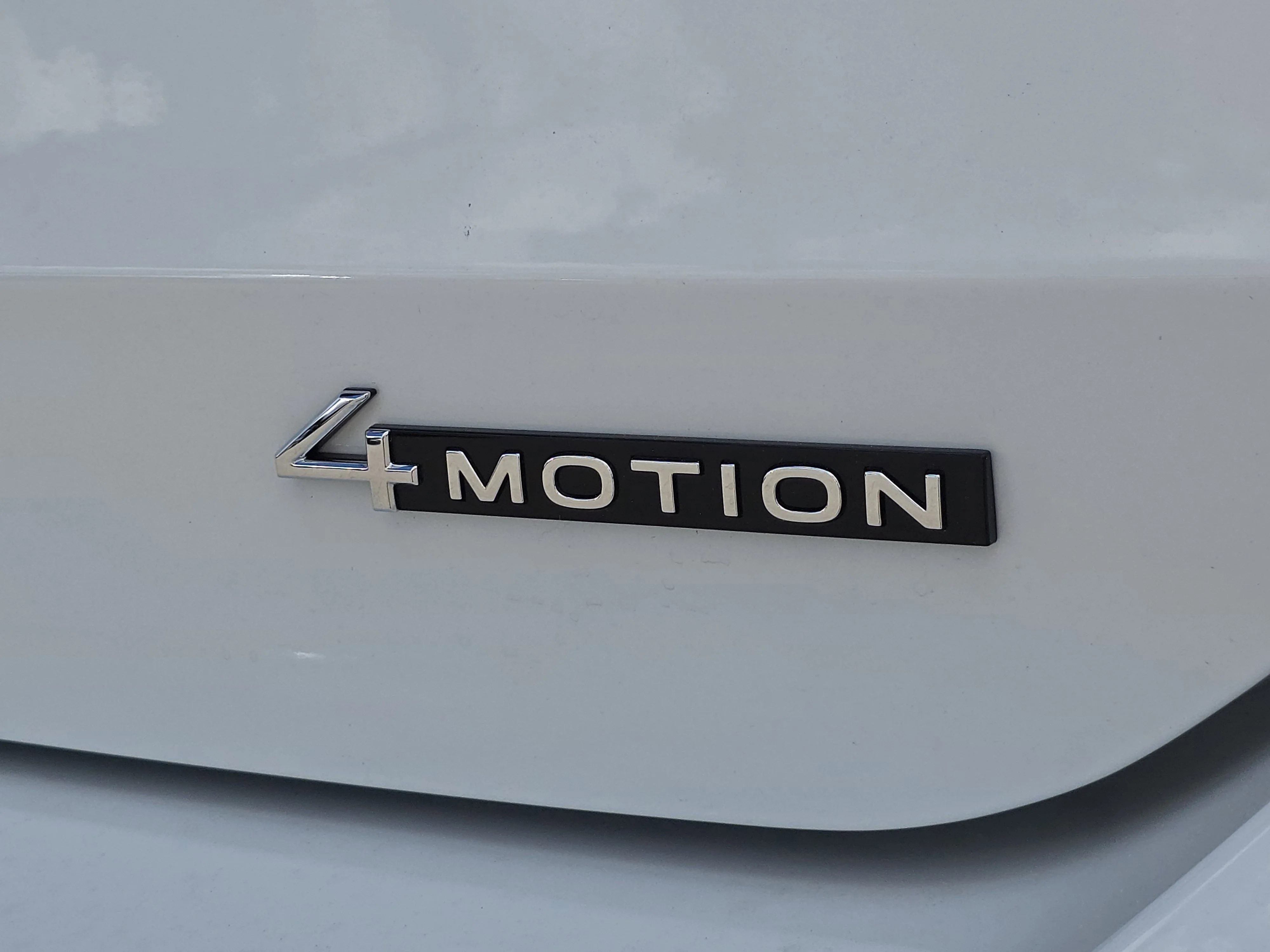 New 2026 Pure White Volkswagen SE image 13