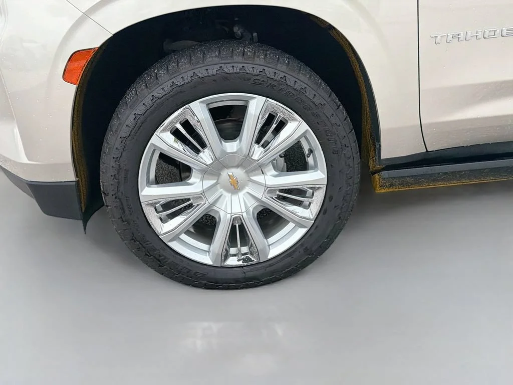 Used 2021 EMPIRE BEIGE METALLIC Chevrolet High Country image 34