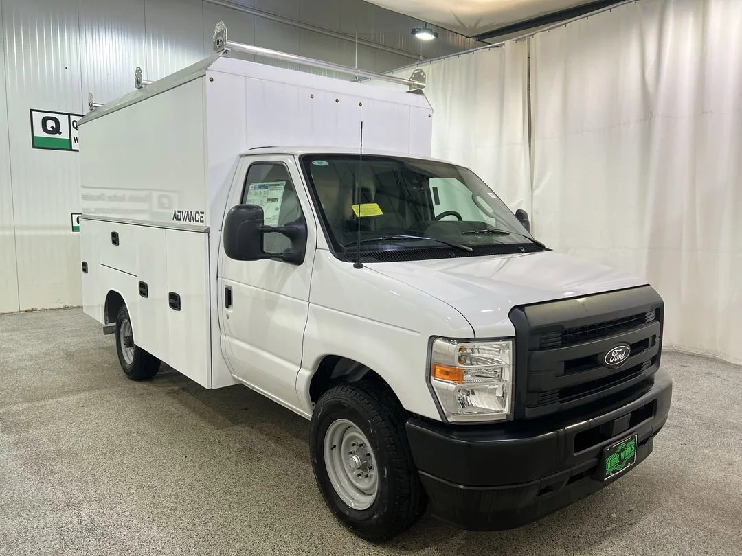 New 2026 Oxford White Ford E-350 SRW image 1