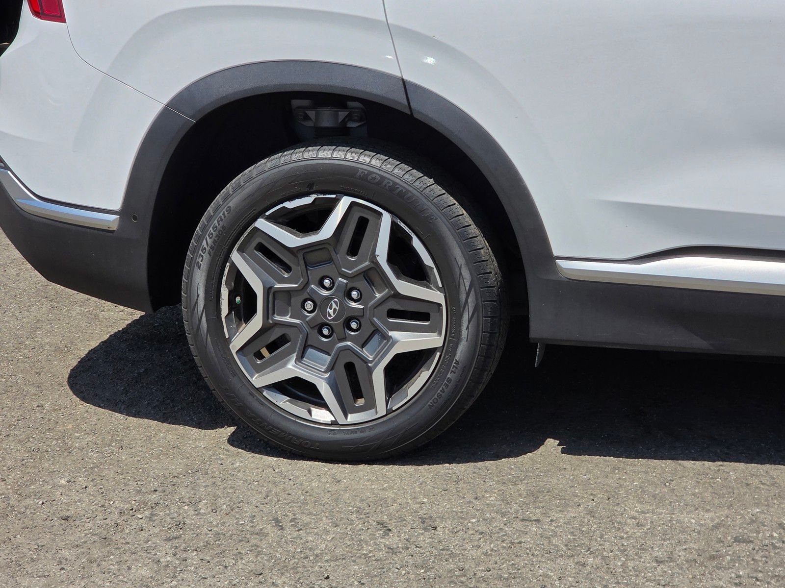 Used 2021 Cream White Hyundai Limited image 9