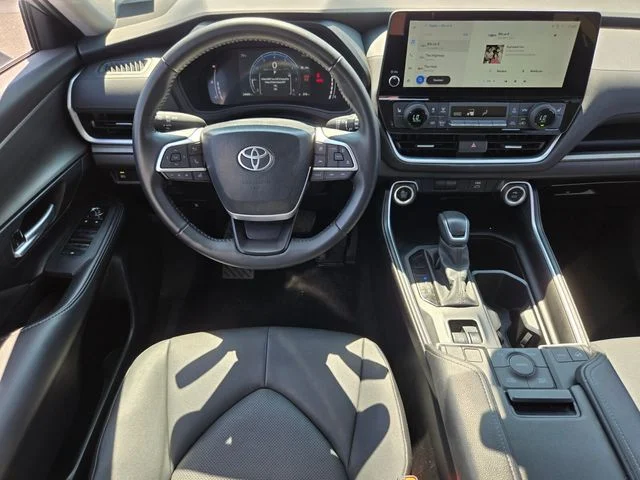 Used 2025 Silver Toyota XLE image 13