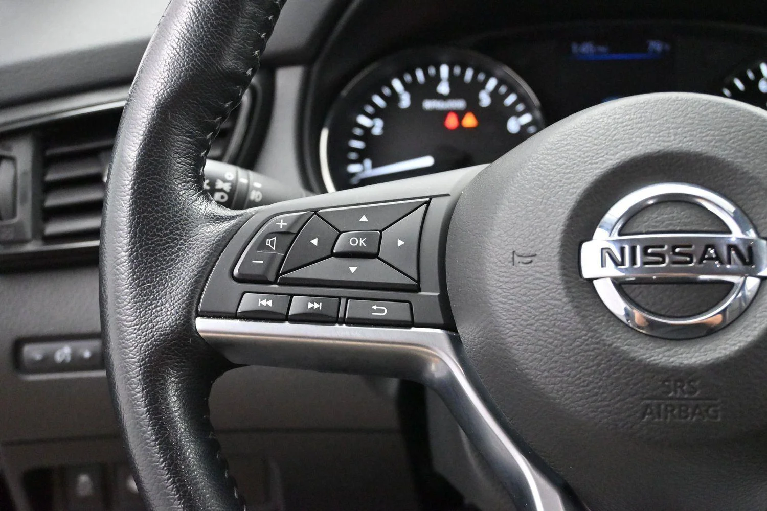 Used 2020 Magnetic Black Pearl Nissan SV image 18