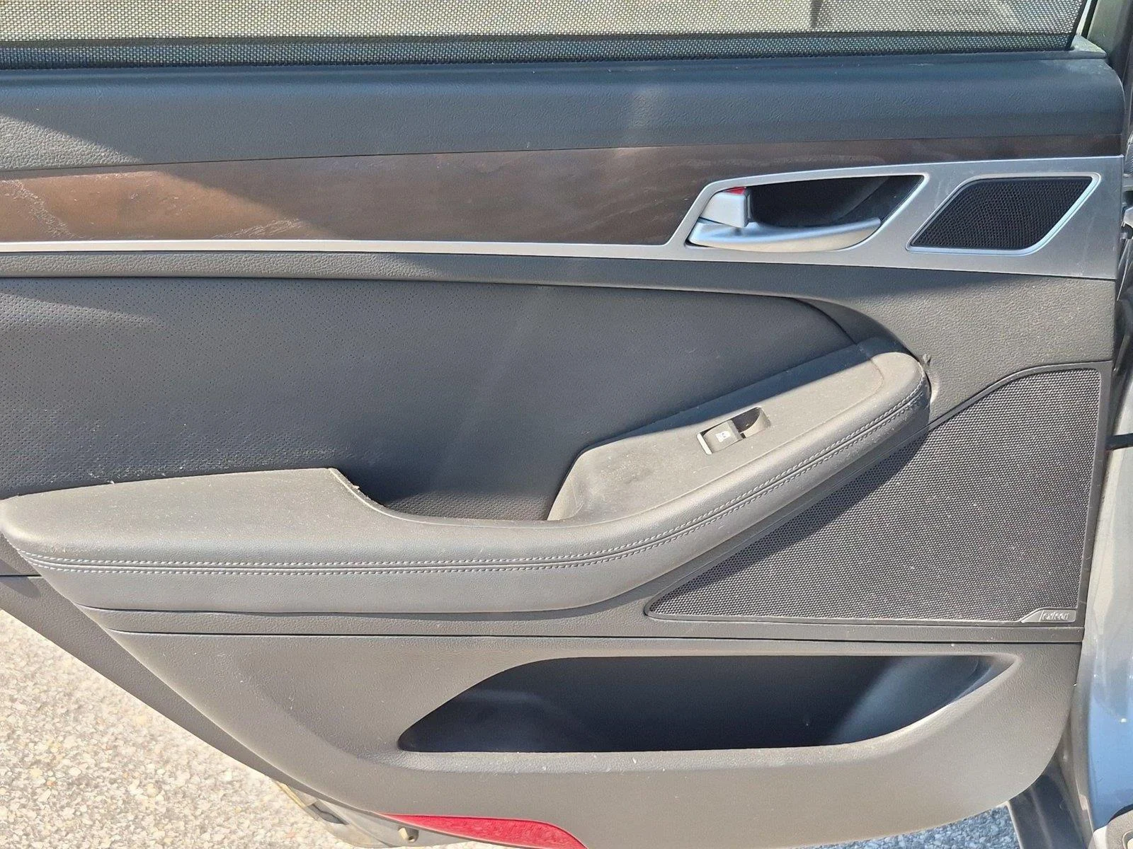 Used 2016 Parisian Gray Hyundai 3.8L image 32