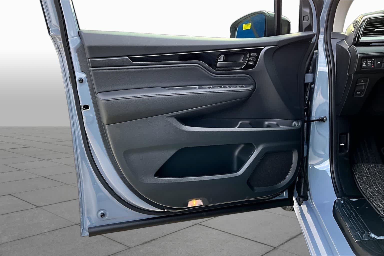 New 2026 Sonic Gray Pearl Honda Touring image 10