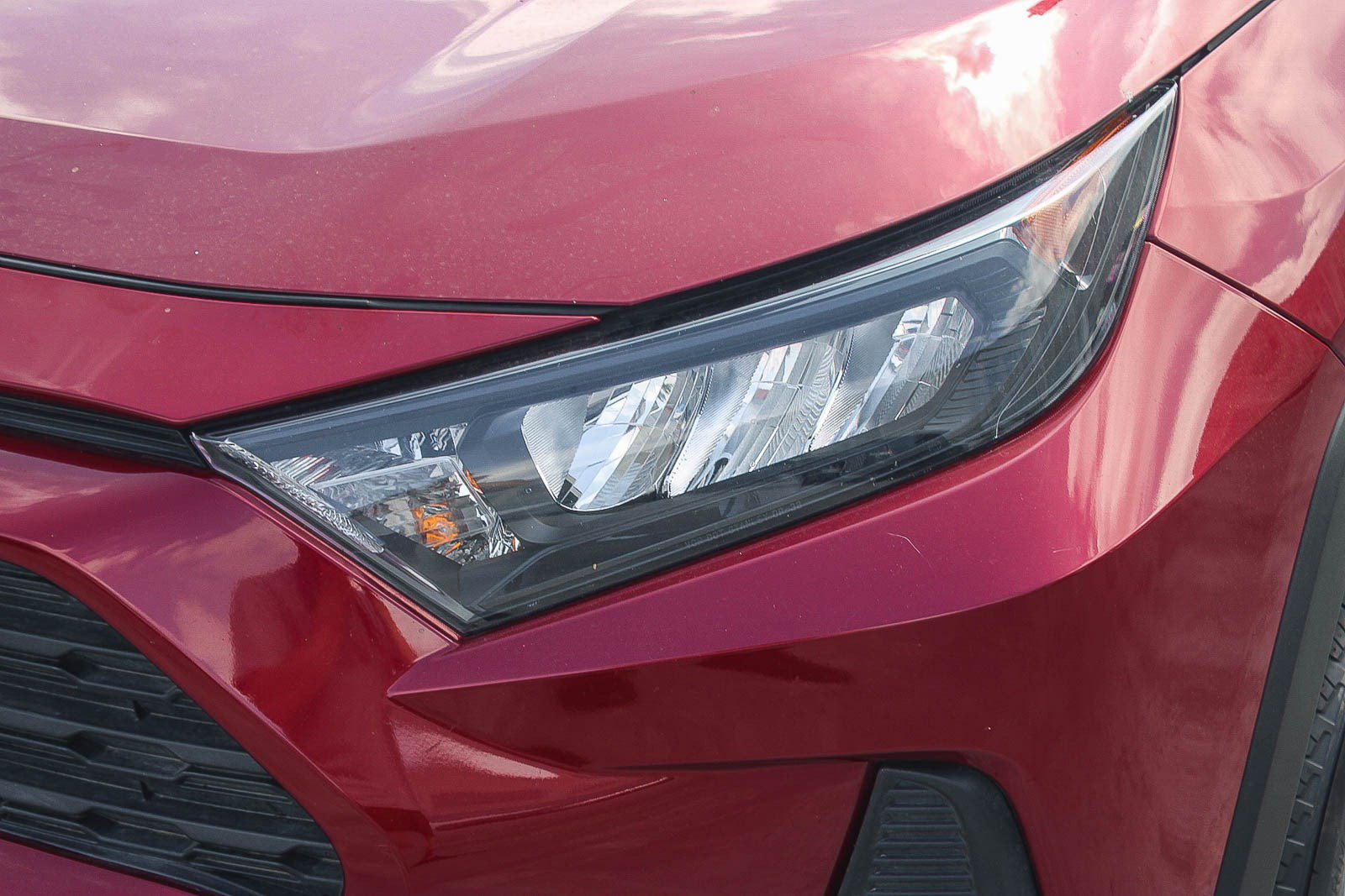 Certified Used 2022 Ruby Flare Pearl Toyota LE image 5