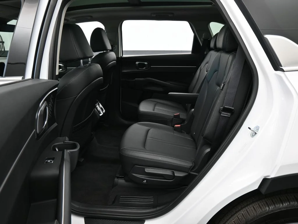 Used 2025 Glacial White Pearl Kia EX image 32