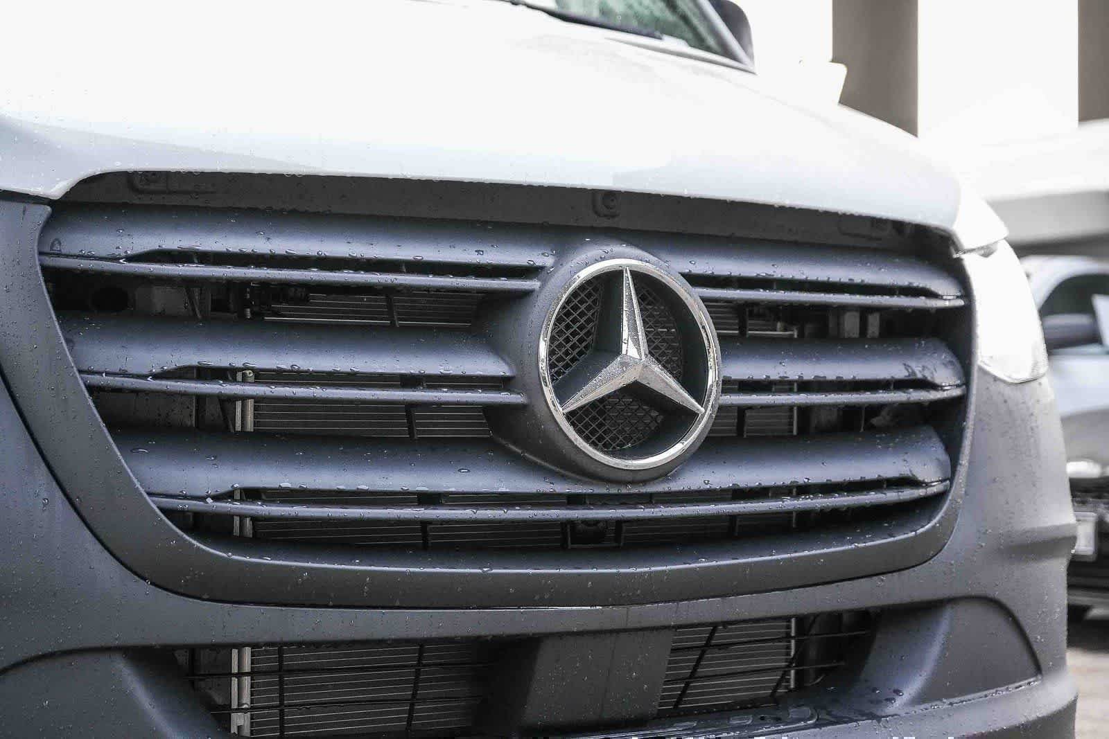 New 2026 Arctic White Mercedes-Benz Cargo 170WB High Roof RWD 2.0L I4 Diesel Turbo SO image 5