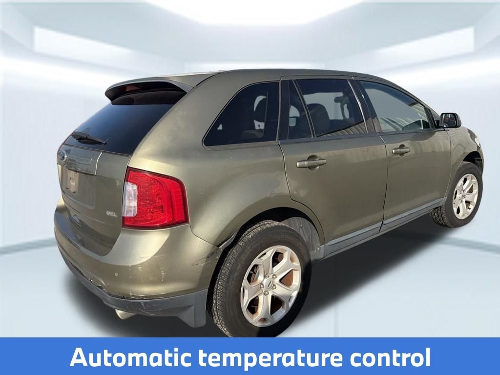 Used 2013  Ford SEL image 16