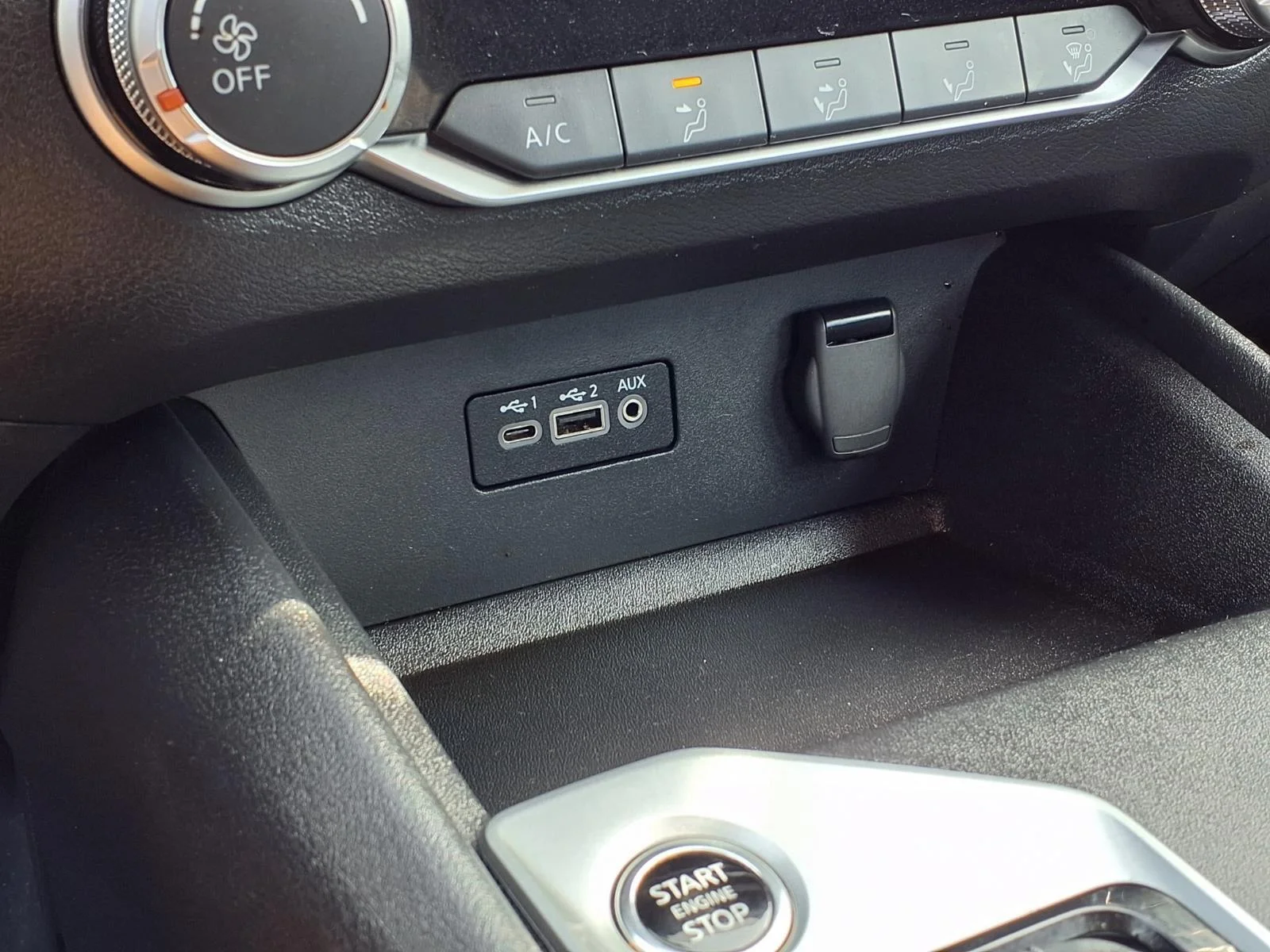 Used 2025 Super Black Nissan SV image 8